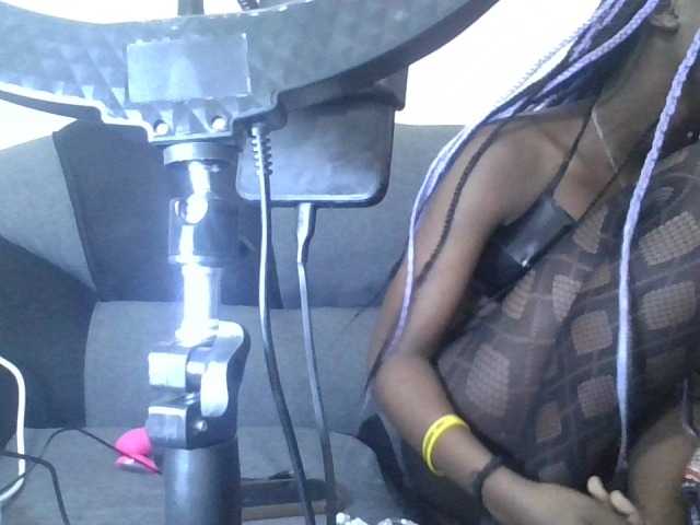 prettyglowing live cam on BongaCams