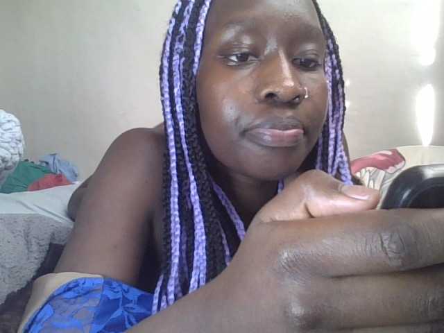 prettyglowing live cam on BongaCams