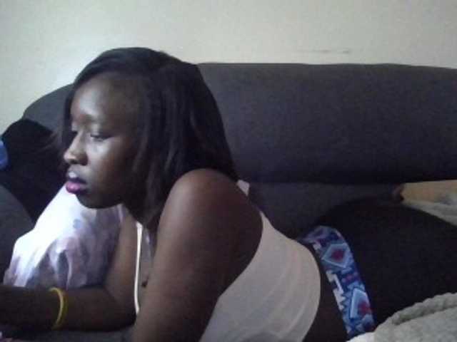 prettyglowing live cam on BongaCams