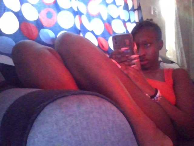 prettyglowing live cam on BongaCams