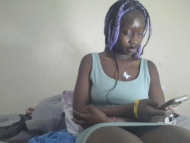 prettyglowing live cam on BongaCams