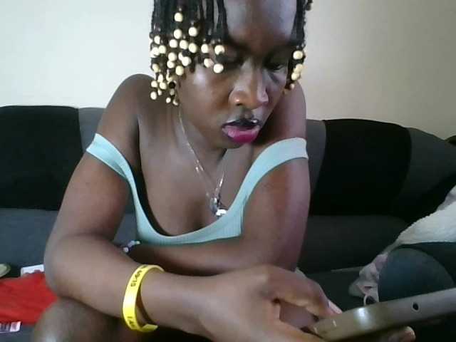 prettyglowing live cam on BongaCams