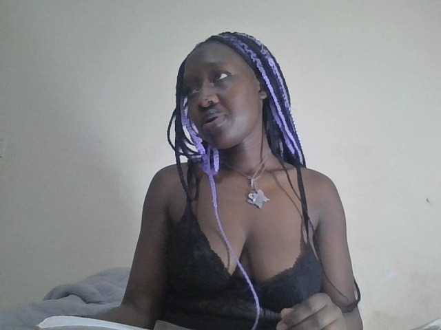 prettyglowing live cam on BongaCams