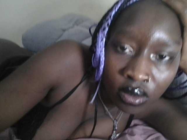 prettyglowing live cam on BongaCams