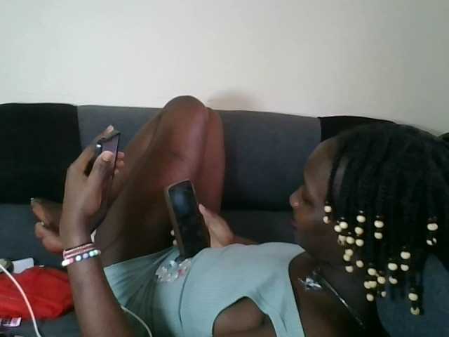 prettyglowing live cam on BongaCams