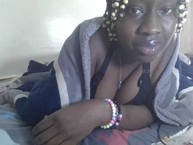 prettyglowing live cam on BongaCams