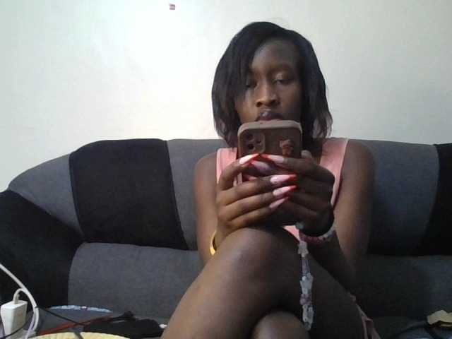 prettyglowing live cam on BongaCams