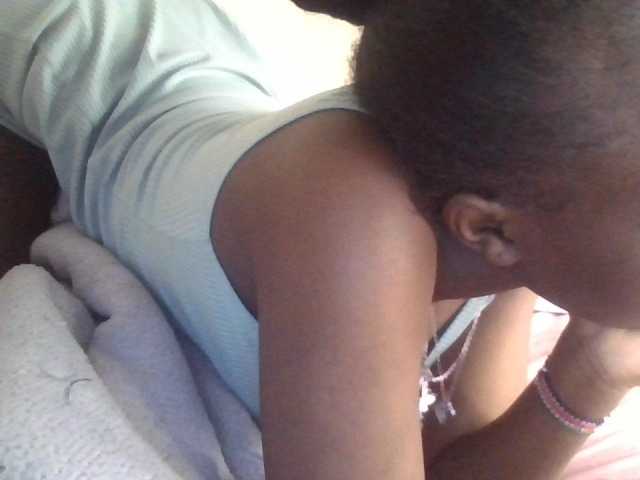 prettyglowing live cam on BongaCams