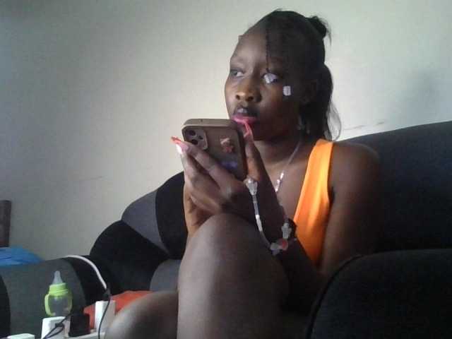 prettyglowing live cam on BongaCams
