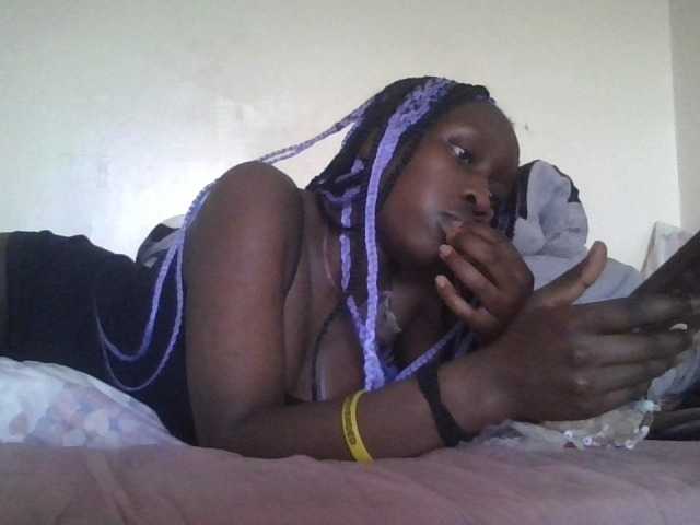 prettyglowing live cam on BongaCams