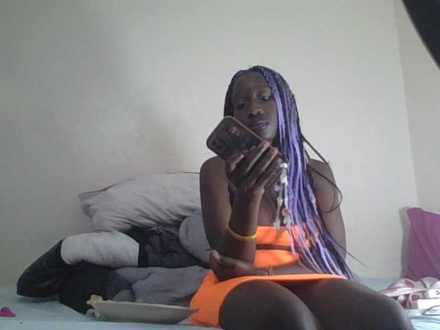 prettyglowing live cam on BongaCams