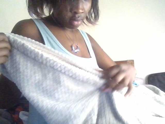 prettyglowing live cam on BongaCams