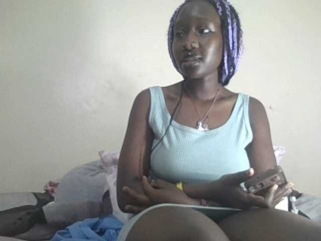 prettyglowing live cam on BongaCams