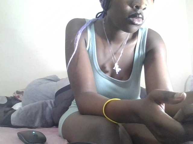 prettyglowing live cam on BongaCams