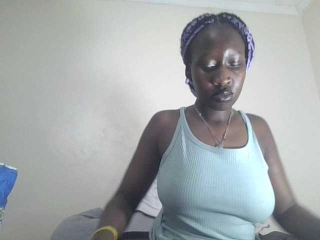 prettyglowing live cam on BongaCams