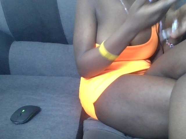 prettyglowing live cam on BongaCams