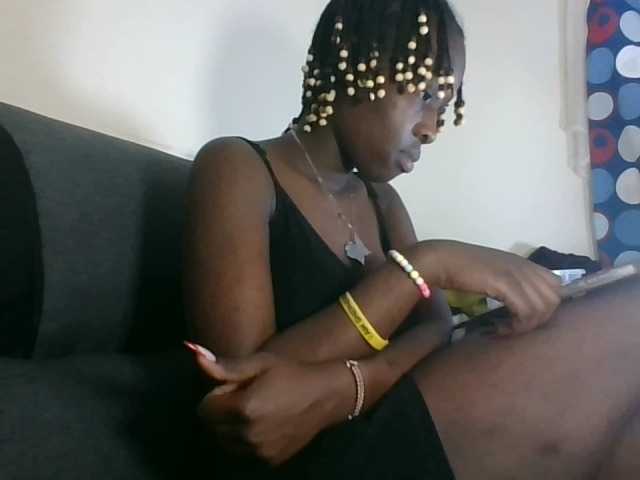 prettyglowing live cam on BongaCams