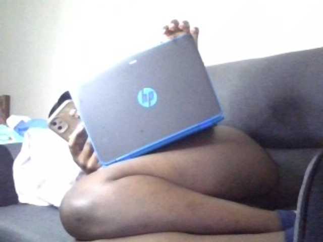 prettyglowing live cam on BongaCams
