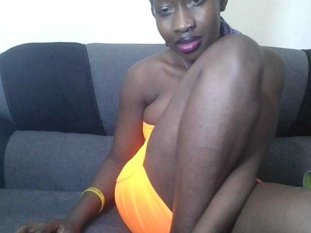 prettyglowing live cam on BongaCams