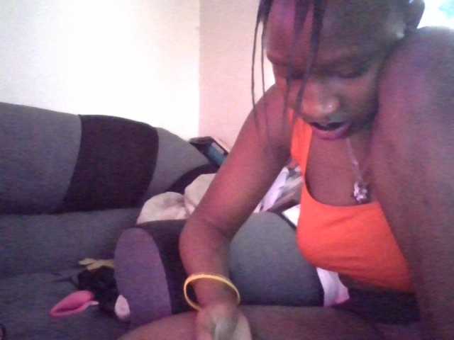 prettyglowing live cam on BongaCams
