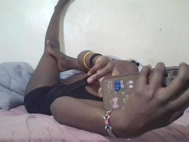 prettyglowing live cam on BongaCams