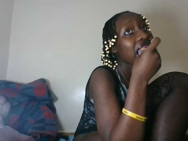 prettyglowing live cam on BongaCams