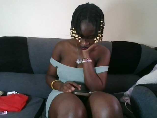 prettyglowing live cam on BongaCams