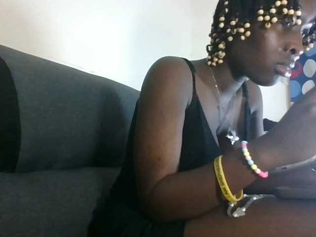 prettyglowing live cam on BongaCams