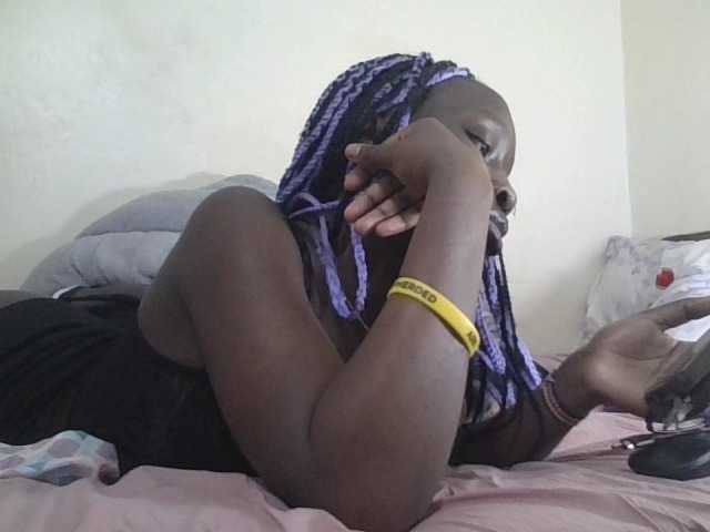 prettyglowing live cam on BongaCams