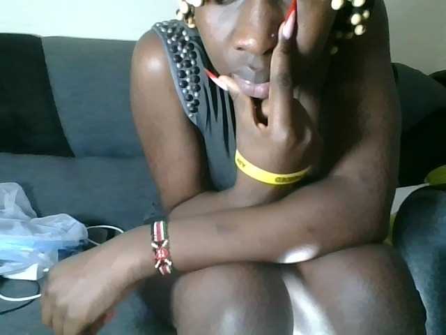 prettyglowing live cam on BongaCams