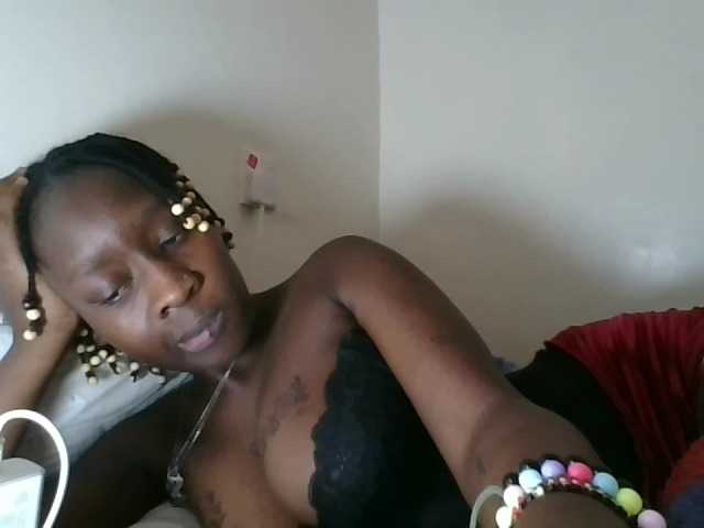 prettyglowing live cam on BongaCams