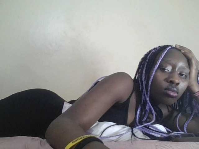 prettyglowing live cam on BongaCams