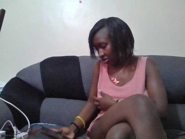 prettyglowing live cam on BongaCams