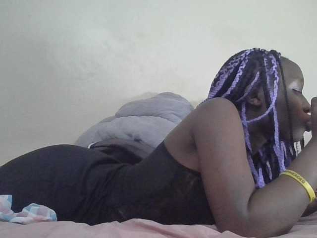 prettyglowing live cam on BongaCams