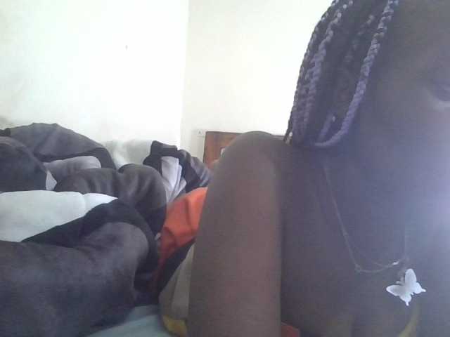 prettyglowing live cam on BongaCams