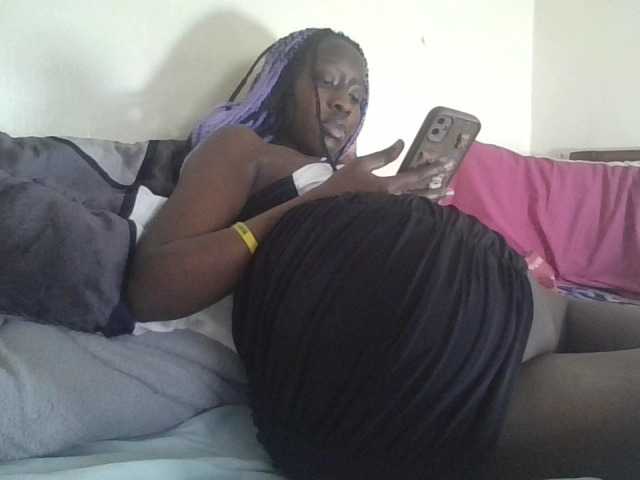 prettyglowing live cam on BongaCams