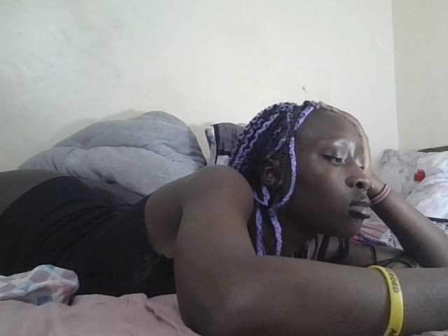 prettyglowing live cam on BongaCams