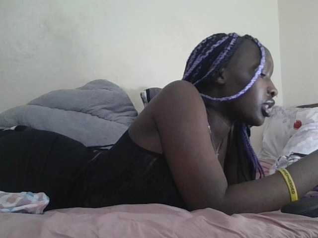 prettyglowing live cam on BongaCams