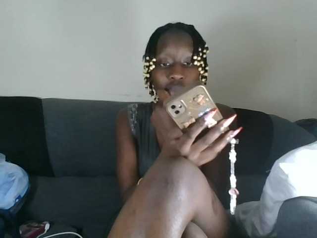 prettyglowing live cam on BongaCams