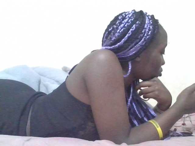 prettyglowing live cam on BongaCams