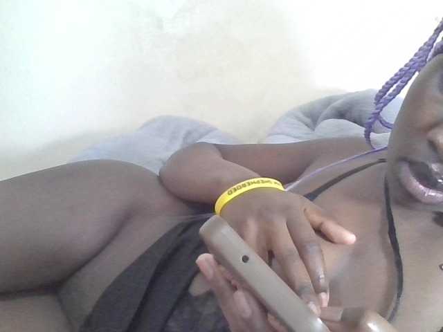 prettyglowing live cam on BongaCams