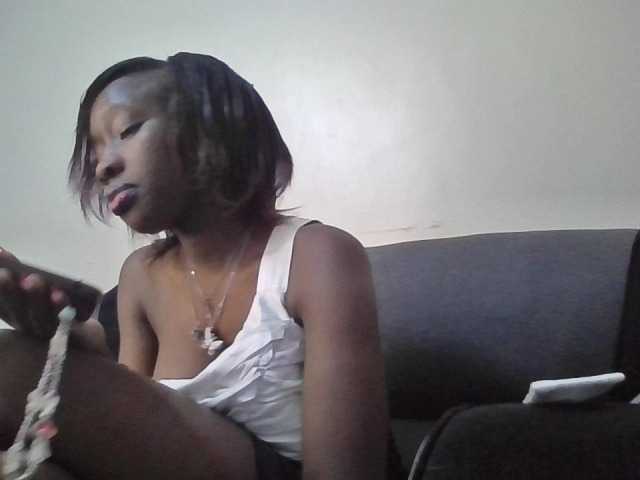 prettyglowing live cam on BongaCams