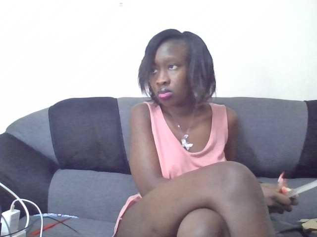 prettyglowing live cam on BongaCams