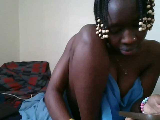 prettyglowing live cam on BongaCams