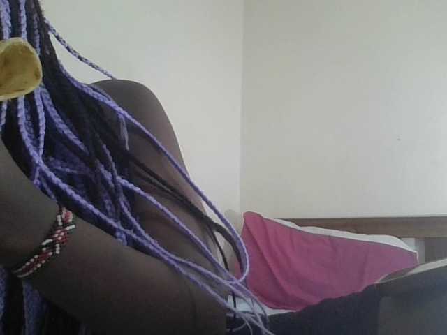 prettyglowing live cam on BongaCams