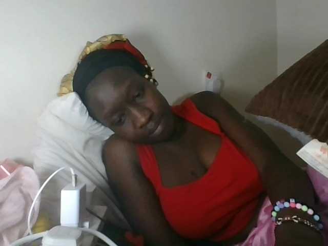 prettyglowing live cam on BongaCams