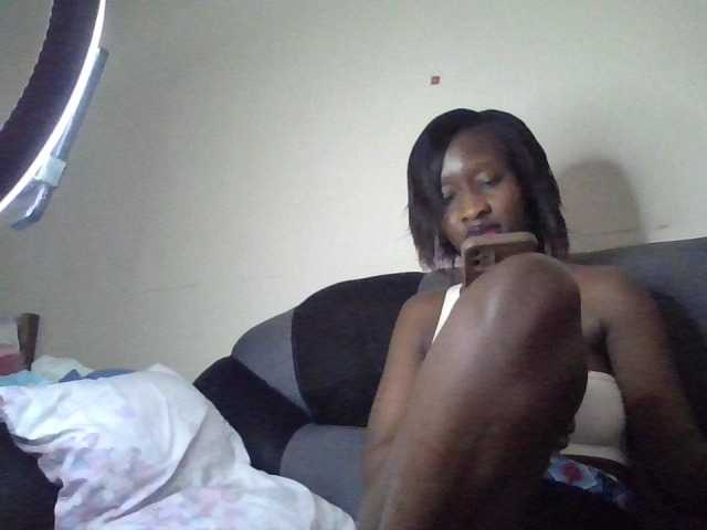 prettyglowing live cam on BongaCams