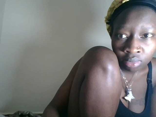 prettyglowing live cam on BongaCams