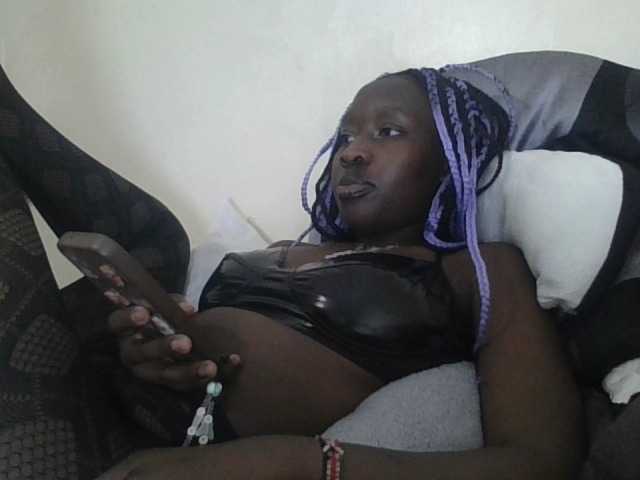 prettyglowing live cam on BongaCams