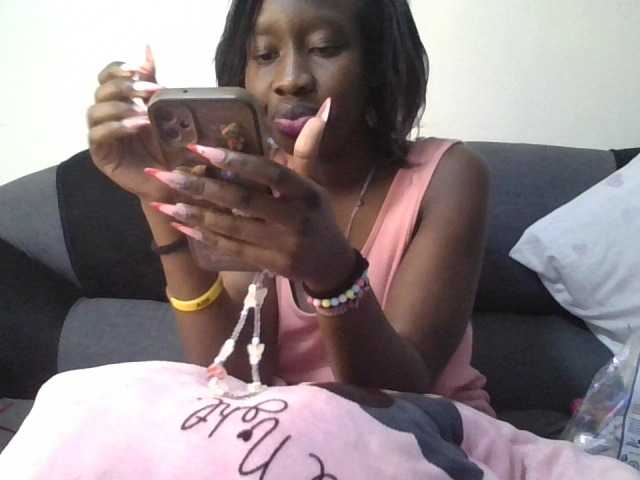 prettyglowing live cam on BongaCams